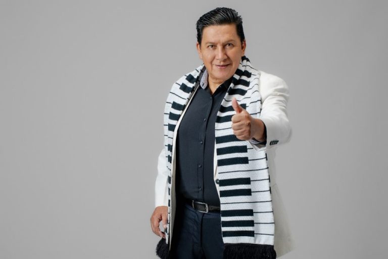 Fallece el artista ecuatoriano Gustavo Velásquez tras luchar contra un cáncer.