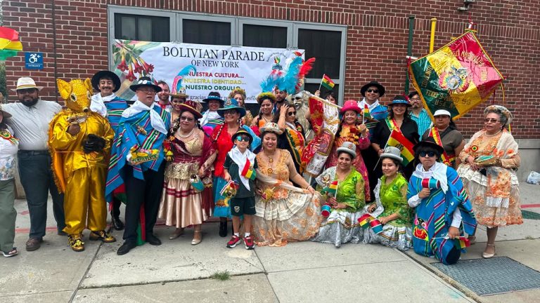 Bolivian Day Parade llenó de música, danza y tradición las calles de Queens.