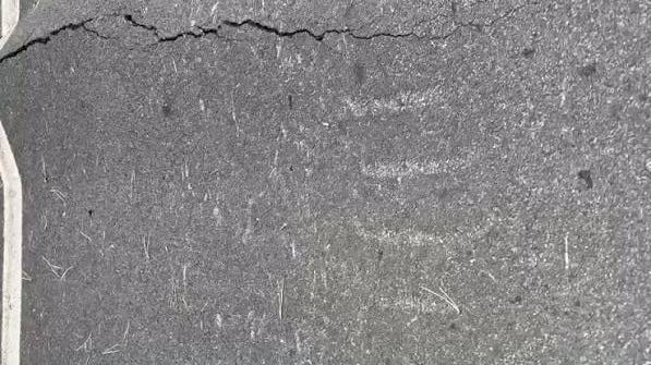 Sismo cerca del volcán Etna causa daños en vías de Italia.