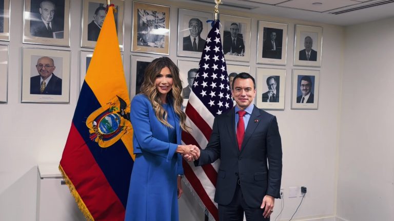 Daniel Noboa mantiene reunión bilateral con Kristi Noem en Nueva York.